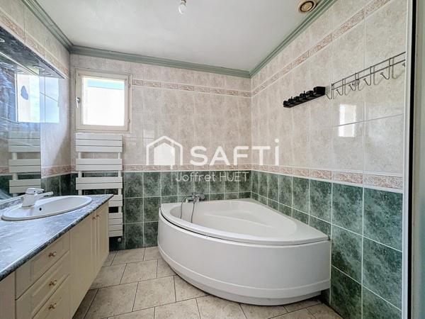 MAISON FAMILLIALE, TERRAIN + HANGAR 300M2