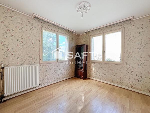 MAISON FAMILLIALE, TERRAIN + HANGAR 300M2