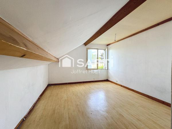 MAISON FAMILLIALE, TERRAIN + HANGAR 300M2