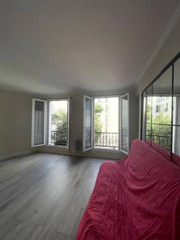 Studio - Vue dégagée - Rue Boucry - Paris 18