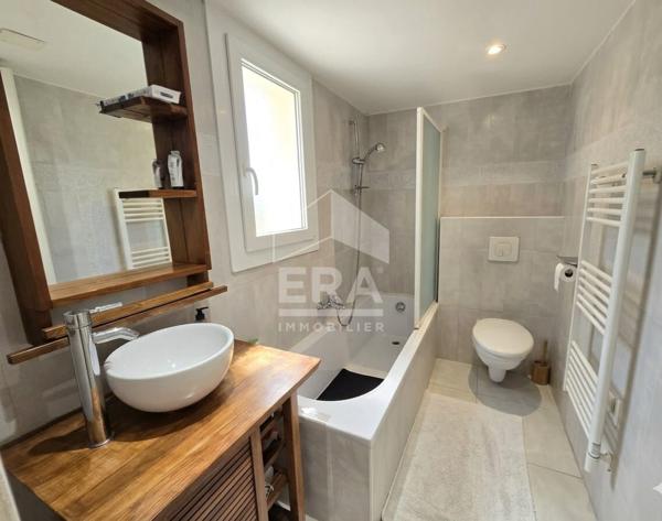 Villeneuve-Loubet, maison de caractère et son jardin unique, vue mer.