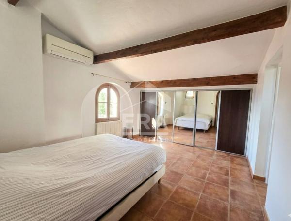 Villeneuve-Loubet, maison de caractère et son jardin unique, vue mer.