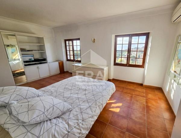 Villeneuve-Loubet, maison de caractère et son jardin unique, vue mer.