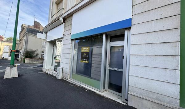 A LOUER : LOCAL COMMERCIAL OU BUREAU D'ENVIRON 22,6 M² - AVENUE BOLLÉE LE MANS (72)