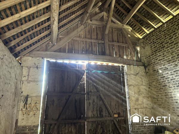 Grange avec sa cave creusée dans la roche