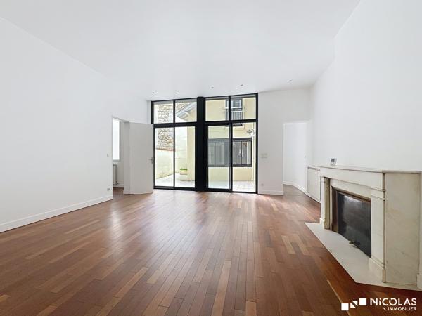 Appartement T3/T4 avec terrasse et parking – Triangle d’Or / Jardin Public