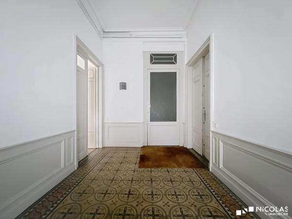 Appartement T3/T4 avec terrasse et parking – Triangle d’Or / Jardin Public