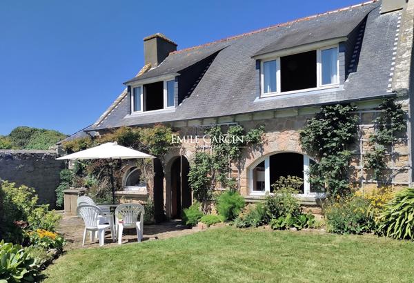 Maison à vendre ancrée sur l'île Nord de Bréhat, vue remarquable sur la mer