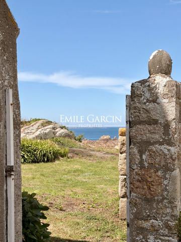 Maison à vendre ancrée sur l'île Nord de Bréhat, vue remarquable sur la mer