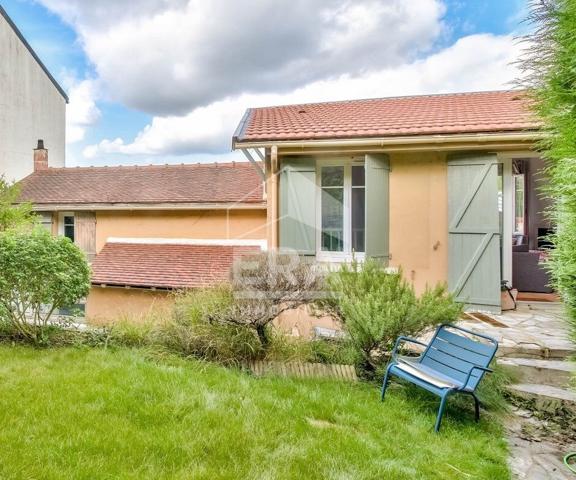 Maison familiale avec jardin et 4 chambres à 5 minutes des commerces et transports