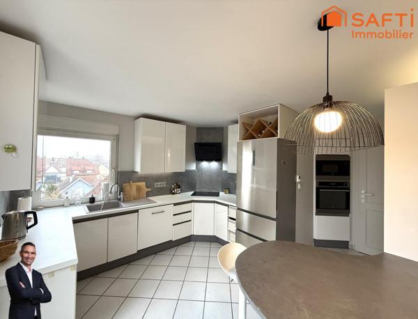 Superbe appartement de 3 pièces en attique disposant de deux terrasses, d'une cave, d'une place de stationnement privée et d'un garage !