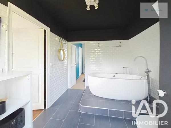 Maison à vendre 9 pièces 225 m² Le Coudray-Montceaux