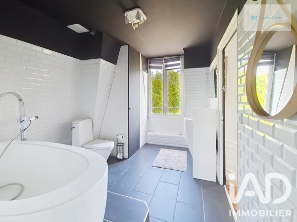 Maison à vendre 9 pièces 225 m² Le Coudray-Montceaux