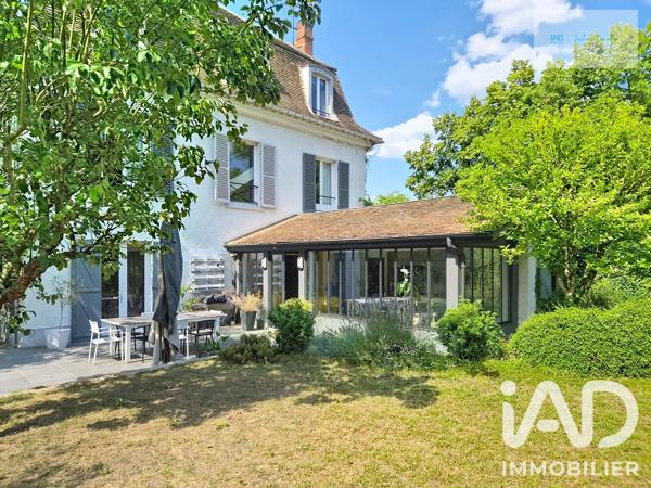 Maison à vendre 9 pièces 225 m² Le Coudray-Montceaux