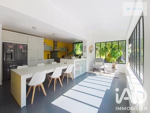 Maison à vendre 9 pièces 225 m² Le Coudray-Montceaux
