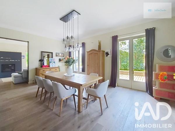Maison à vendre 9 pièces 225 m² Le Coudray-Montceaux