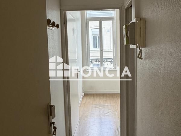 Location Studio 22.44 m² - 32 RUE DU MAIRE ANDRE Lille 59000