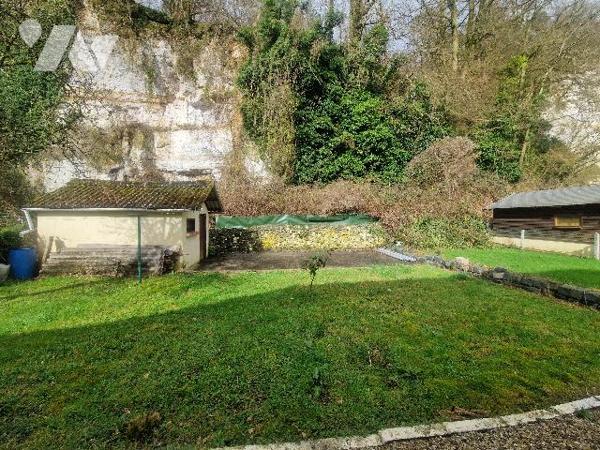 RIVES EN SEINE, PAVILLON d'~84m² sur ~600m² de terrain, séjour/salon, 2 chambres, garage attenant.