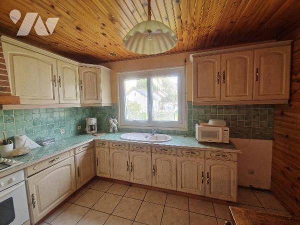 RIVES EN SEINE, PAVILLON d'~84m² sur ~600m² de terrain, séjour/salon, 2 chambres, garage attenant.