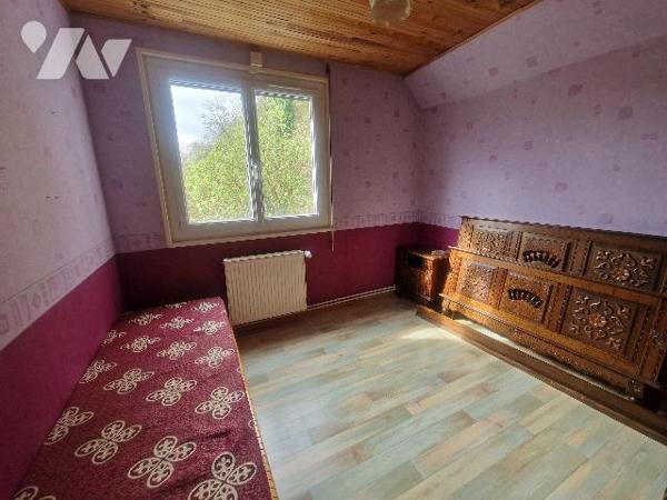 RIVES EN SEINE, PAVILLON d'~84m² sur ~600m² de terrain, séjour/salon, 2 chambres, garage attenant.