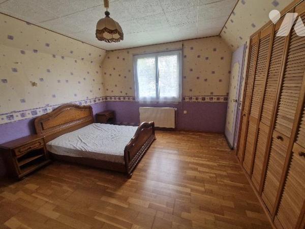 RIVES EN SEINE, PAVILLON d'~84m² sur ~600m² de terrain, séjour/salon, 2 chambres, garage attenant.