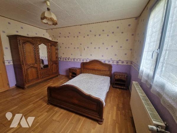 RIVES EN SEINE, PAVILLON d'~84m² sur ~600m² de terrain, séjour/salon, 2 chambres, garage attenant.