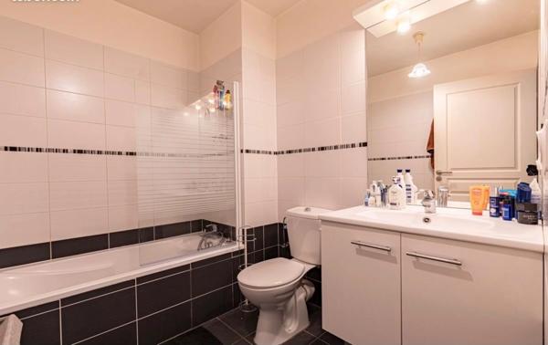 À Vendre – Beau 2 Pièces Meublé avec Grande Terrasse et parking –JUAN LES PINS (06)