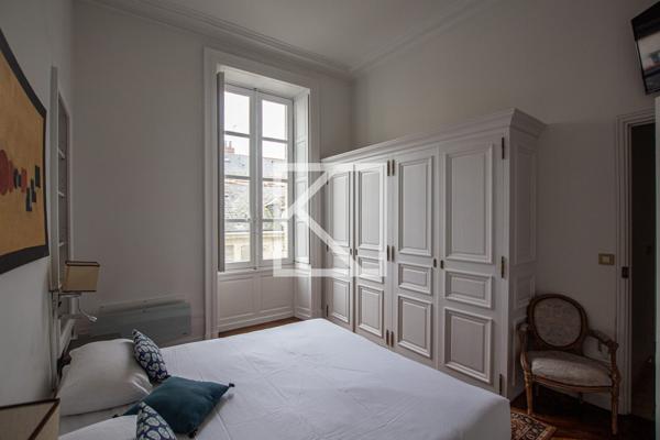 Bel appartement Haussmanien avec garage, rénové, à 2 pas du Chateau.