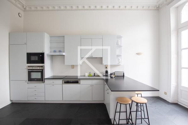 Bel appartement Haussmanien avec garage, rénové, à 2 pas du Chateau.