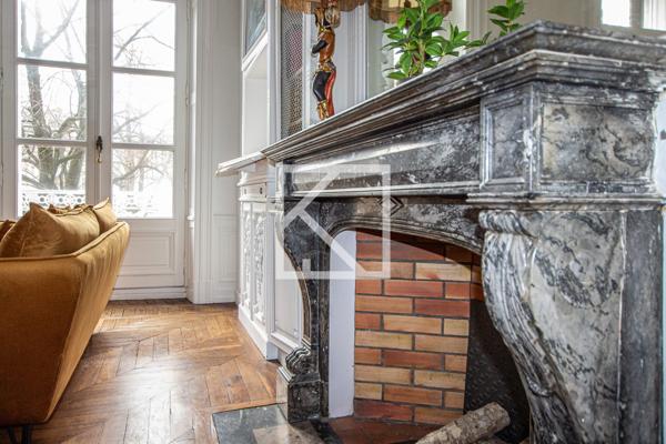 Bel appartement Haussmanien avec garage, rénové, à 2 pas du Chateau.