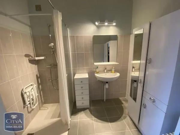 Appartement à louer 2 pièces 49.01m² Châteauroux (36000)