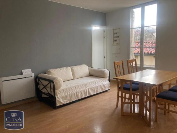 Appartement à louer 3 pièces 41.07m² Saintes (17100)