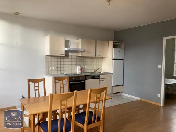 Appartement à louer 3 pièces 41.07m² Saintes (17100)