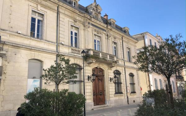 Immeuble à vendre    11 pièces • 800 m2 Orange