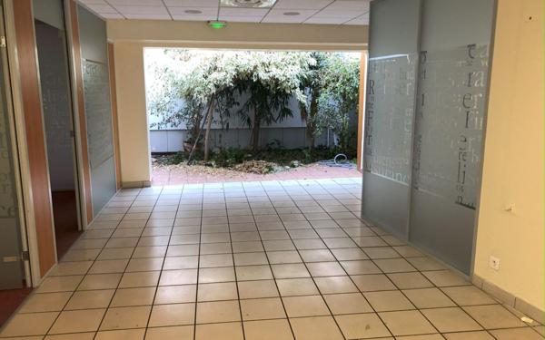 Immeuble à vendre    11 pièces • 800 m2 Orange