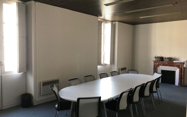 Immeuble à vendre    11 pièces • 800 m2 Orange