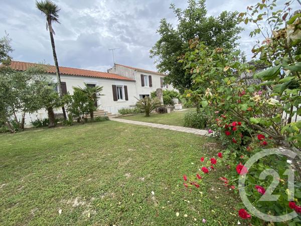Maison à vendre  6 pièces - 193,58 m 2   MARANS  - 17
