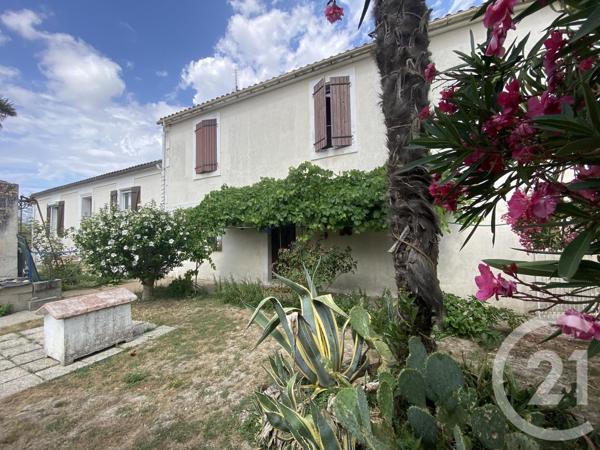 Maison à vendre  6 pièces - 193,58 m 2   MARANS  - 17