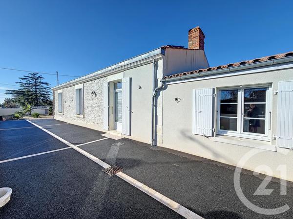 Maison à vendre  6 pièces - 193,58 m 2   MARANS  - 17