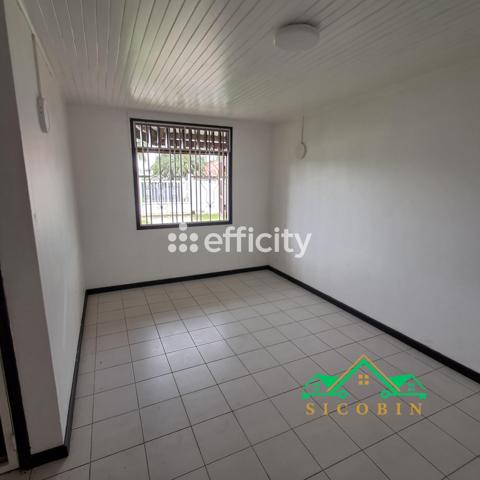 Maison
         4 pièces
        - 81 m² 250 000 € *