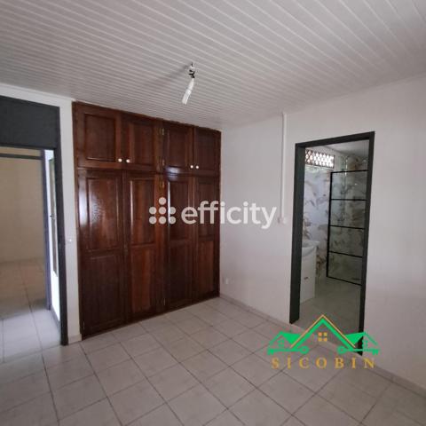 Maison
         4 pièces
        - 81 m² 250 000 € *