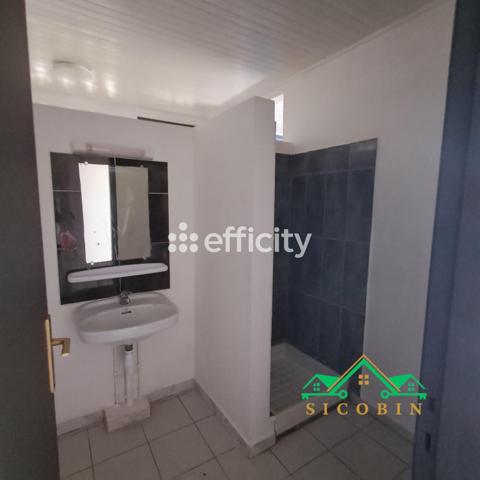 Maison
         4 pièces
        - 81 m² 250 000 € *