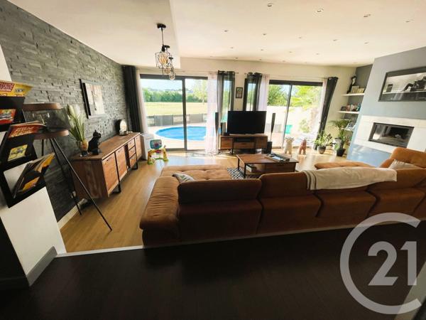 Maison à vendre  7 pièces - 157 m2 CHAMPNIERS - 16