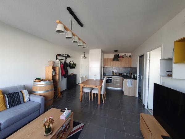 33000 BORDEAUX  APPARTEMENT T2 43 m2 +1 PLACE PARKING COUVERT