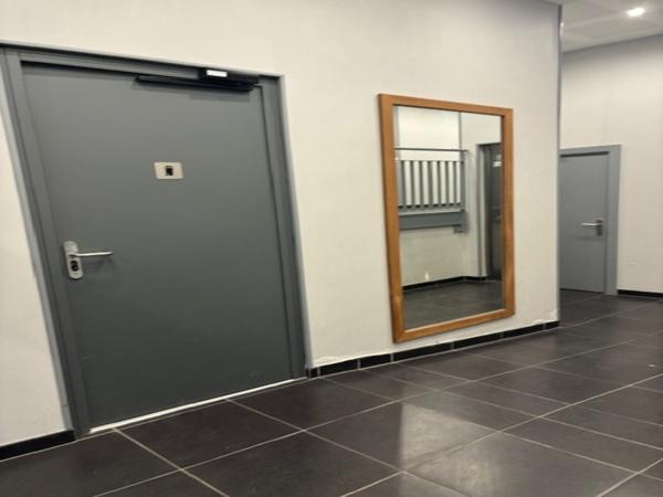 33000 BORDEAUX  APPARTEMENT T2 43 m2 +1 PLACE PARKING COUVERT