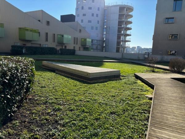 33000 BORDEAUX  APPARTEMENT T2 43 m2 +1 PLACE PARKING COUVERT