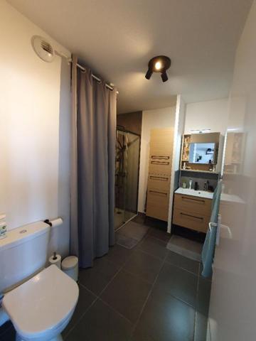 33000 BORDEAUX  APPARTEMENT T2 43 m2 +1 PLACE PARKING COUVERT