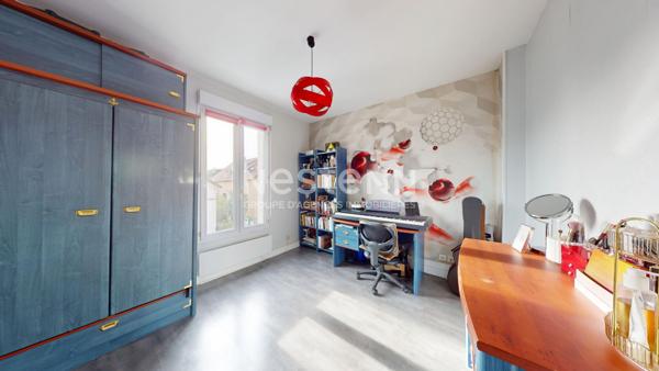 Maison à vendre à Antony - 6 pièces, - 3 chambres - 1 bureau - sous-sol - jardin - bon état