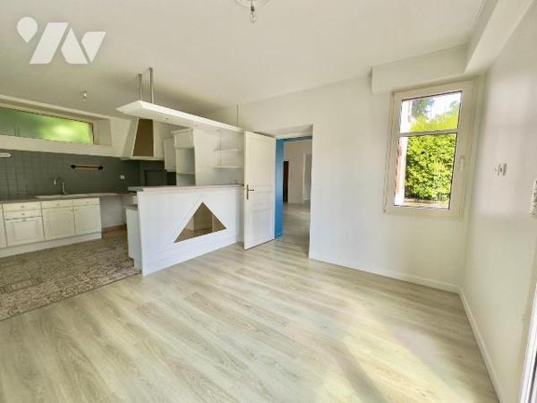 SEULEMENT AU SEIN DE L'ÉTUDE TRENTE CINQ NOTAIRES ! VOTRE NOTAIRE DE VERN SUR SEICHE ! NOUVEAUT...