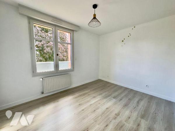 SEULEMENT AU SEIN DE L'ÉTUDE TRENTE CINQ NOTAIRES ! VOTRE NOTAIRE DE VERN SUR SEICHE ! NOUVEAUT...